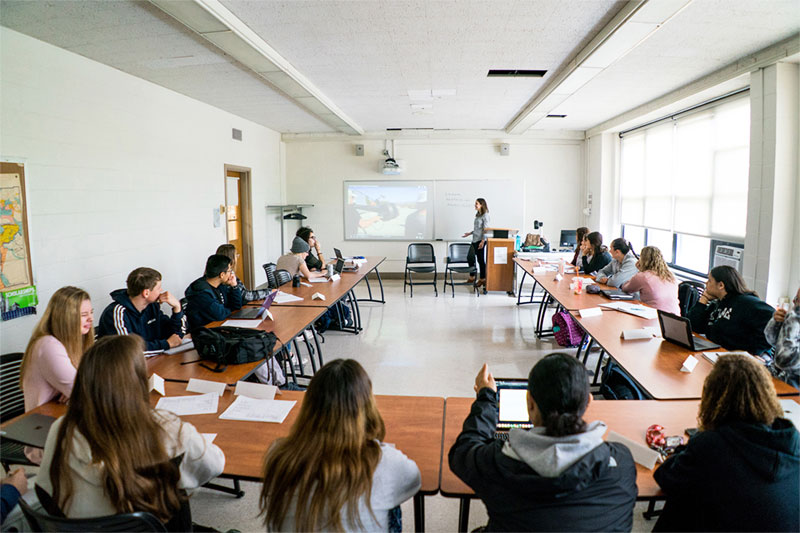 Albertus Magnus College